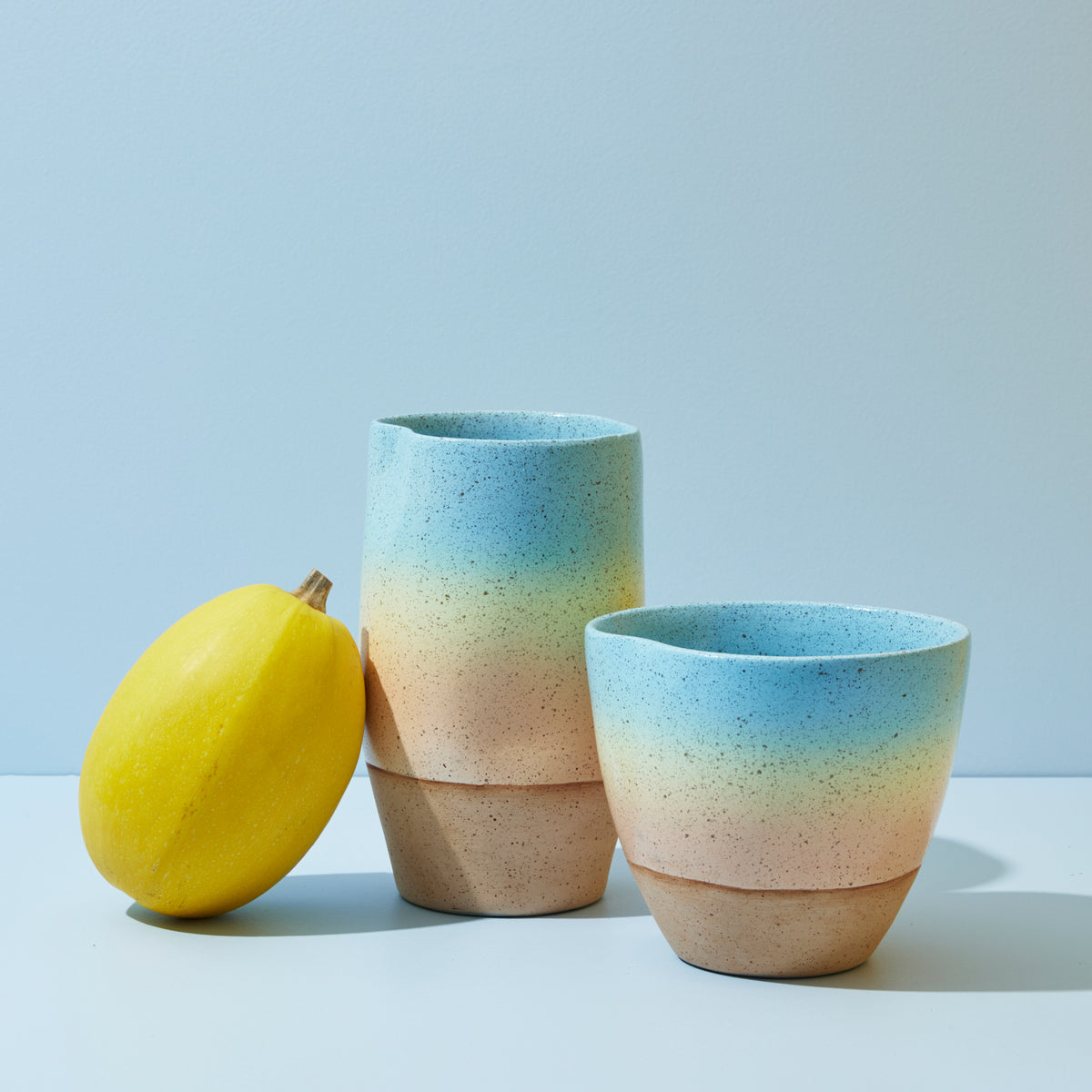 How would one go about to get a gradient-glaze like this? Any suggestions?  : r/Pottery